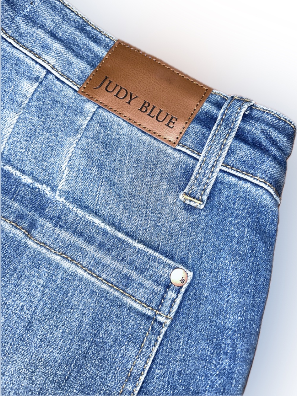 Judy Blue Medium Wash Cropped Wide-Leg Jeans - Picture 13 of 16
